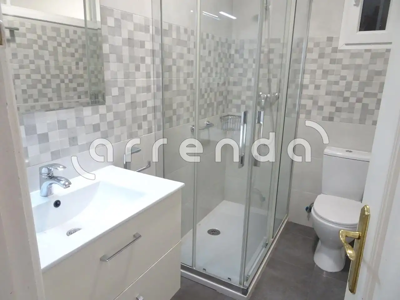 Baño de Piso de alquiler en Santander con Calefacción y Amueblado