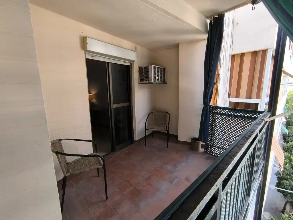 Flat for rent in Calle Julio Pellicer, Ciudad Jardín - Zoco