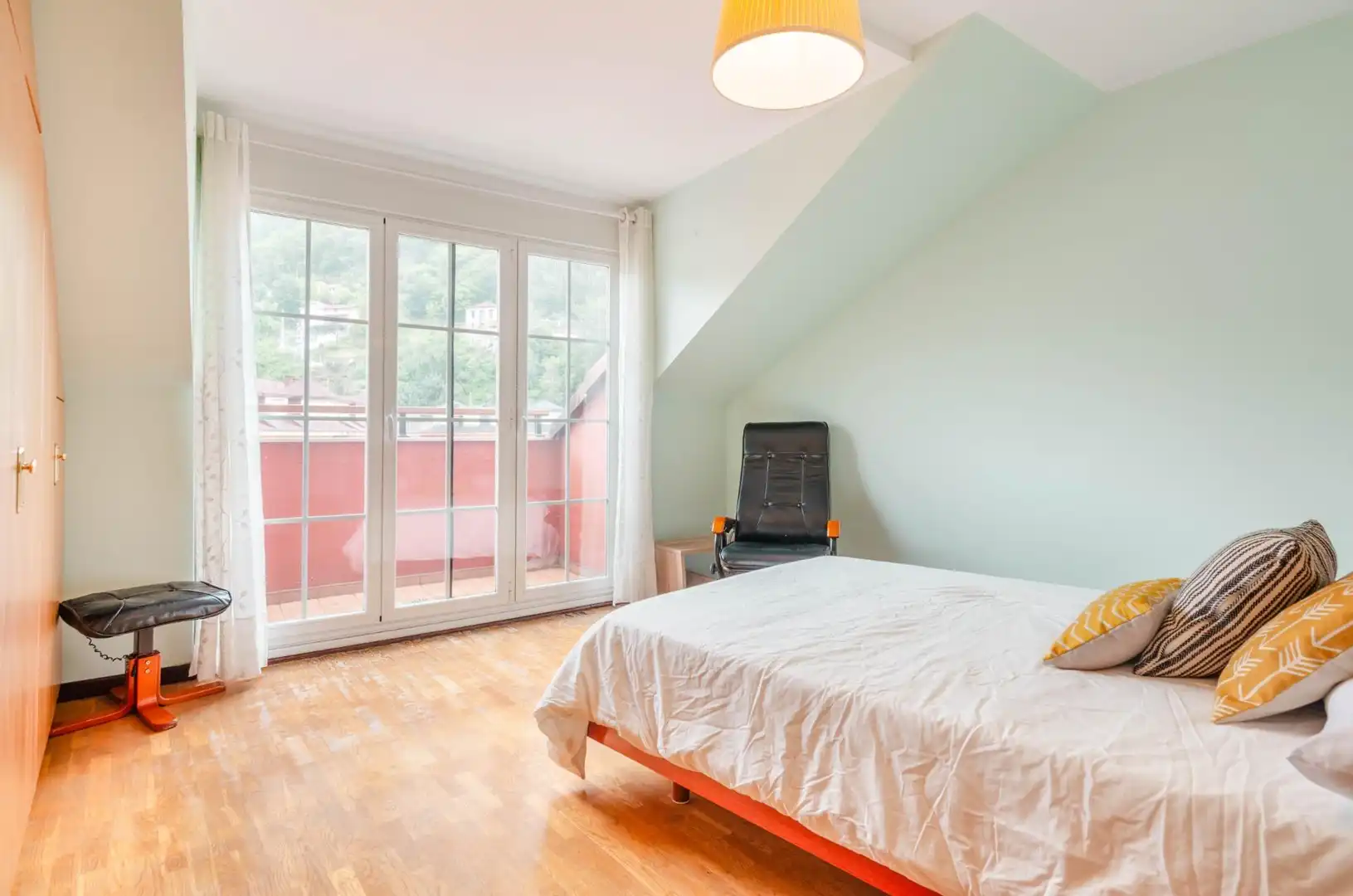 Habitación de Piso en venta en Mieres (Asturias) con Calefacción, Amueblado y Balcón