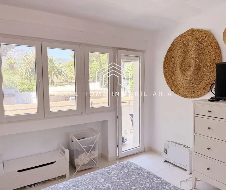 Vista exterior de Apartament en venda en Benicasim / Benicàssim amb Jardí privat, Terrassa i Moblat
