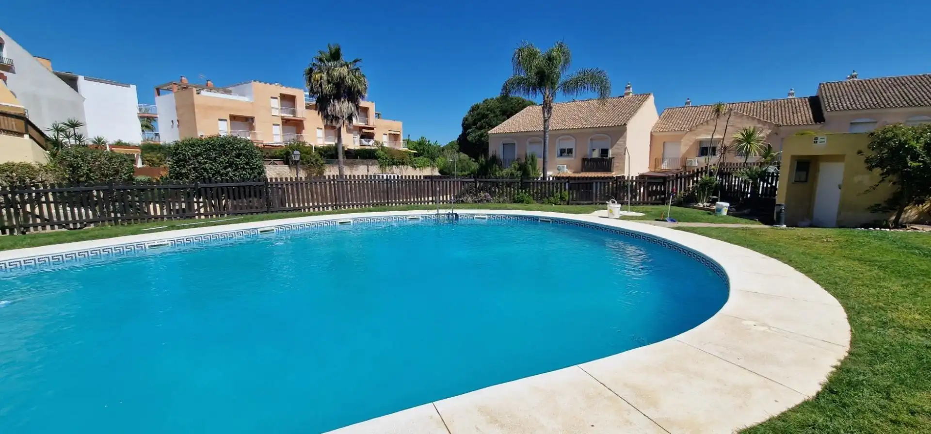 Piscina de Casa adosada en venda en Islantilla amb Piscina comunitària