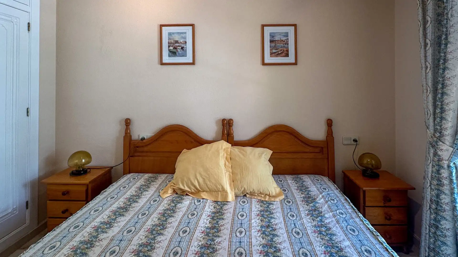 Dormitori de Finca rústica en venda en Orihuela amb Aire condicionat, Jardí privat i Moblat