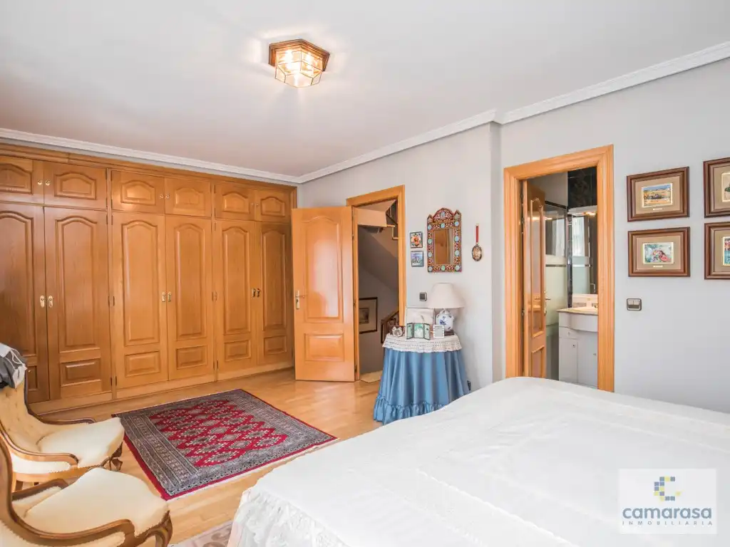 Habitación de Casa o chalet en venta en Ávila con Jardín privado, Piscina y Piscina comunitaria