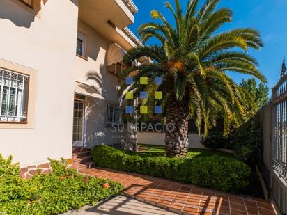 Vista exterior de Casa o xalet en venda en Griñón amb Aire condicionat, Calefacció i Jardí privat