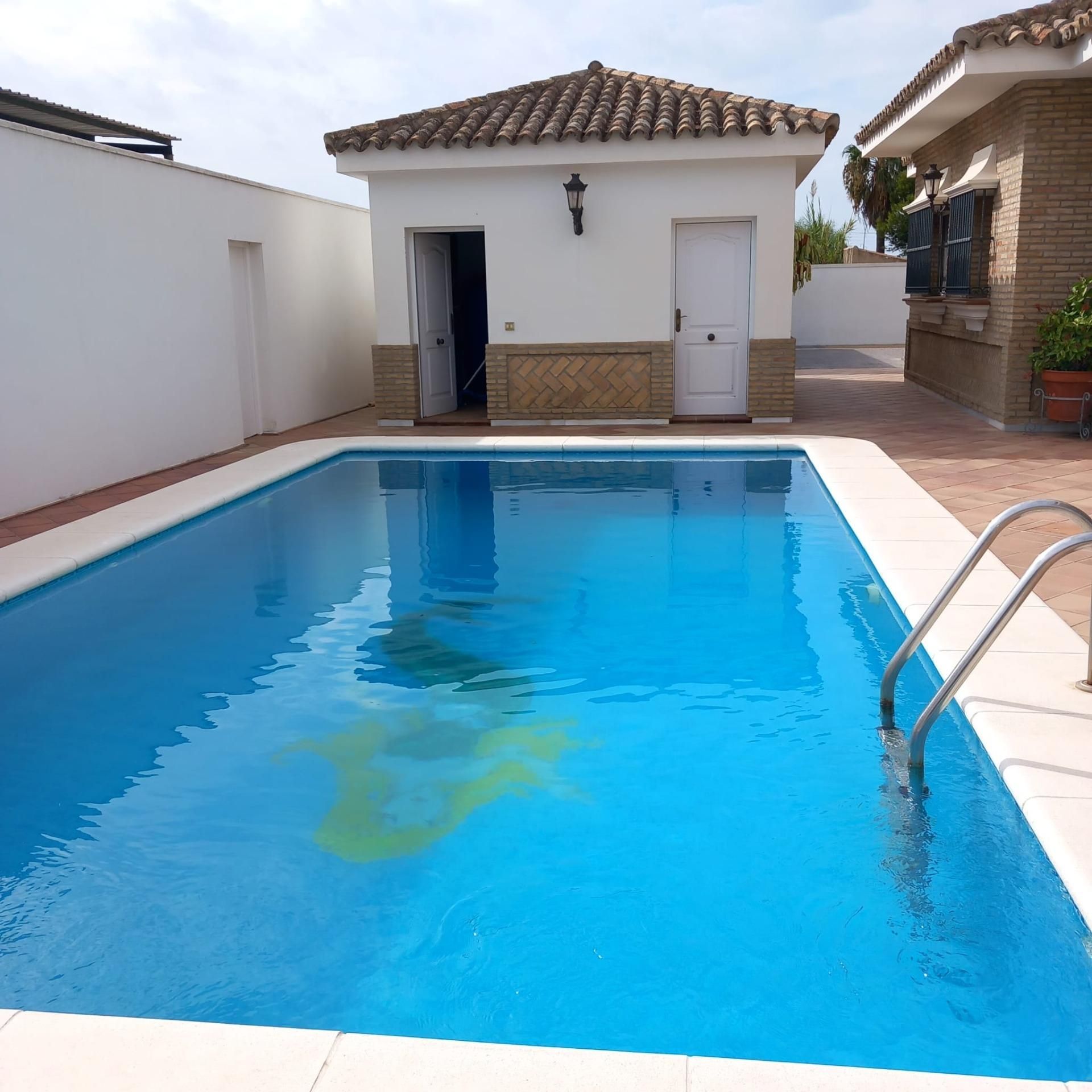 Piscina de Casa o xalet en venda en Chiclana de la Frontera amb Aire condicionat, Calefacció i Traster