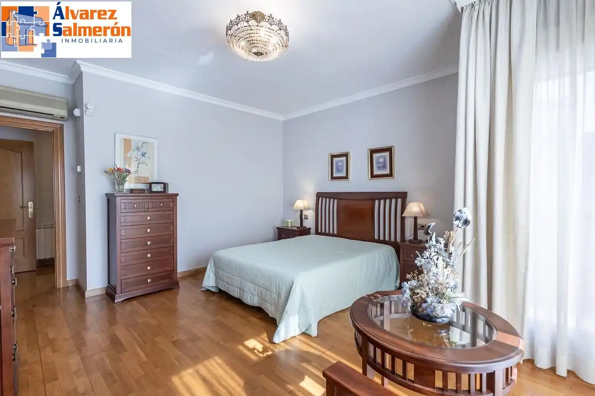 Schlafzimmer von Einfamilien-Reihenhaus zum Verkauf in Granada mit Privatgarten, Terrasse und Schwimmbad