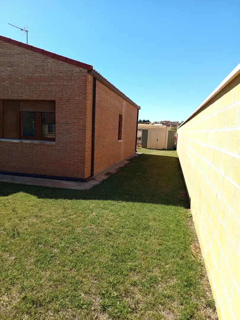 Jardí de Casa o xalet en venda en Grijota amb Calefacció i Jardí privat