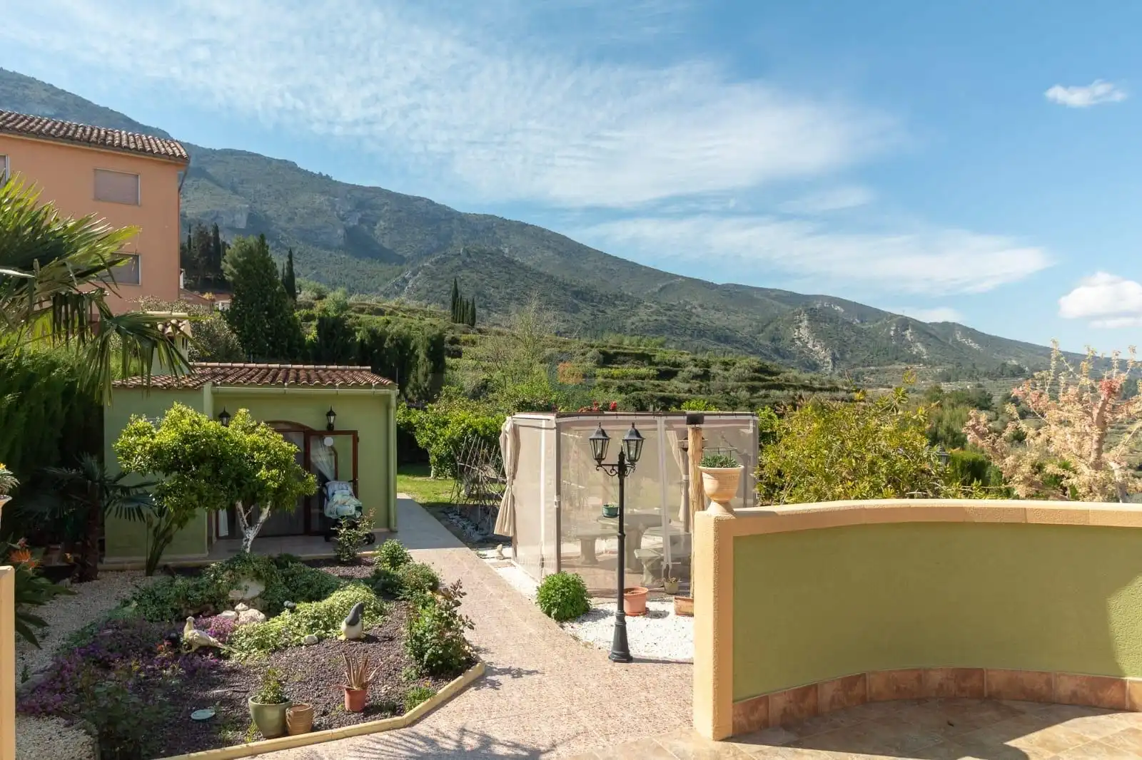 Außenansicht von Haus oder Chalet zum Verkauf in Beniatjar mit Privatgarten, Terrasse und Abstellraum