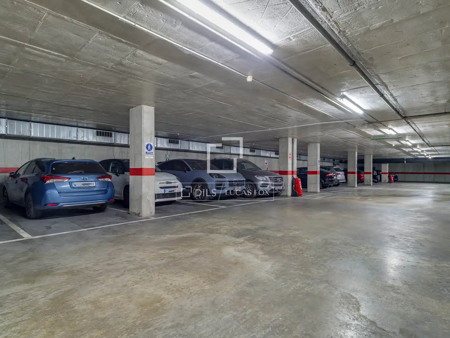 Parking de Piso de alquiler en Barcelona con Aire acondicionado, Calefacción y Amueblado