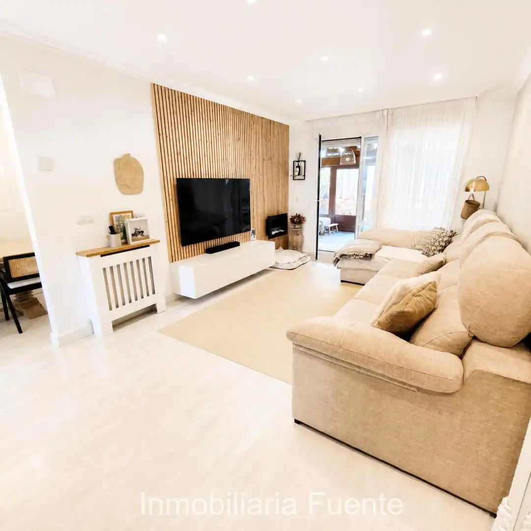 Wohnzimmer von Einfamilien-Reihenhaus zum Verkauf in Muskiz mit Heizung, Privatgarten und Terrasse