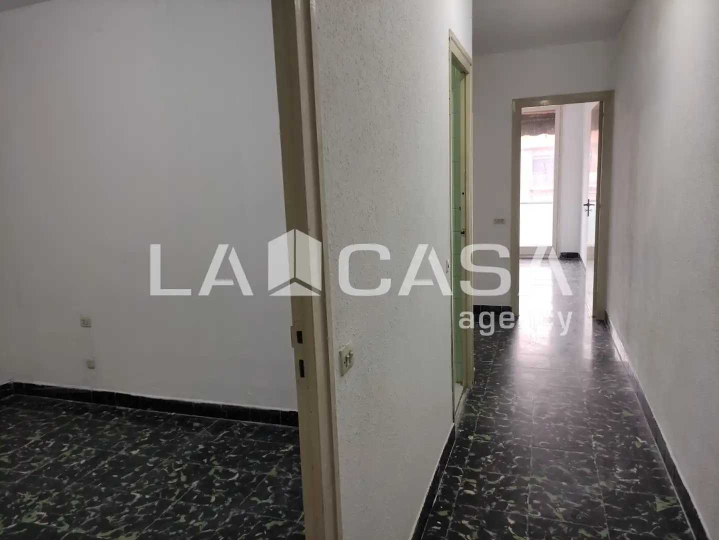 Piso en venta en Santa Coloma de Gramenet con Balcón