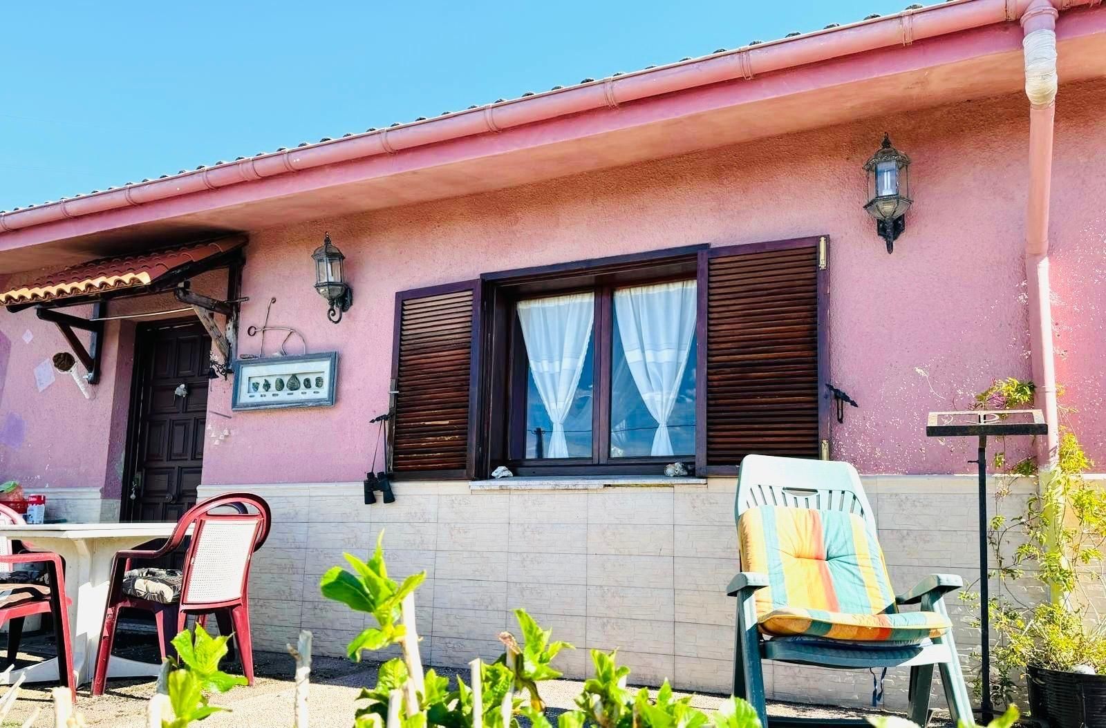 Vista exterior de Casa o xalet en venda en Villaviciosa amb Calefacció, Jardí privat i Terrassa