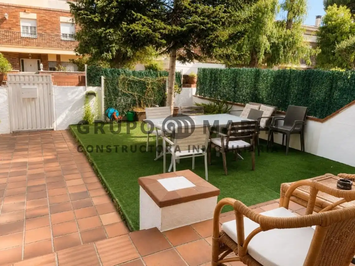 Casa aparellada amb jardí en venda a Carrer de Sant Miquel, imagen 4