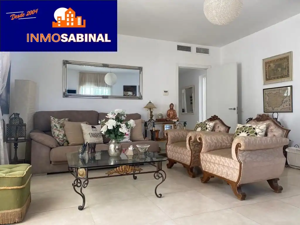Sala de estar de Casa o chalet en venta en Roquetas de Mar con Aire acondicionado, Jardín privado y Piscina