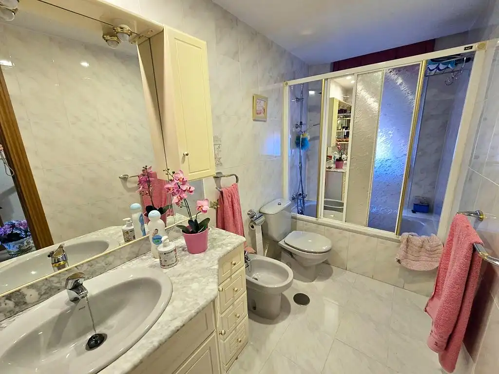 Bathroom of Attic for sale in Leganés  with Heating, Parquet flooring and Terrace