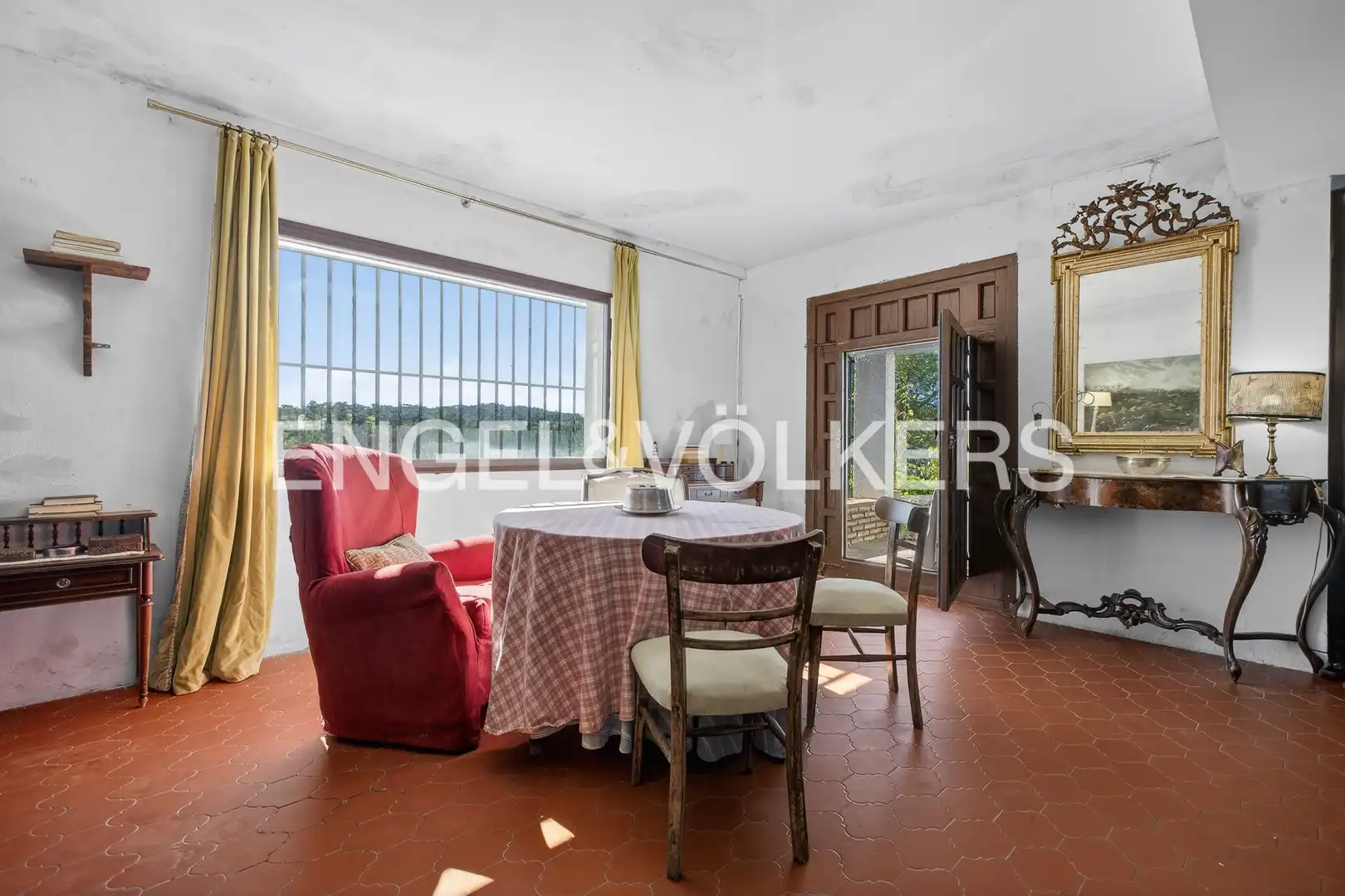 Comedor de Finca rústica en venta en El Castillo de las Guardas con Aire acondicionado, Calefacción y Jardín privado