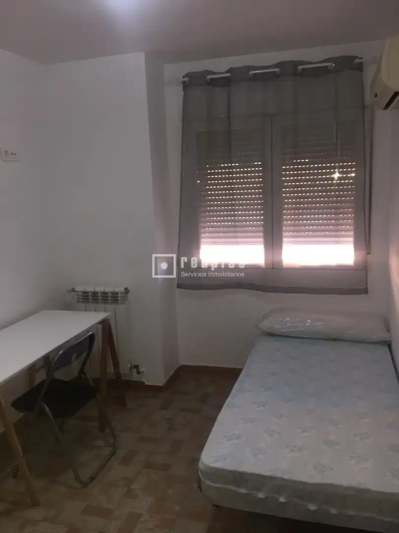 Bedroom of Flat for rent in Granada  with Air Conditioner, Terrace and Furnished