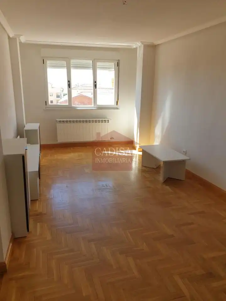 Dormitori de Pis de lloguer en Villares de la Reina amb Calefacció i Moblat