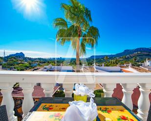 Vista exterior de Casa adosada en venda en Calpe / Calp amb Aire condicionat, Jardí privat i Terrassa