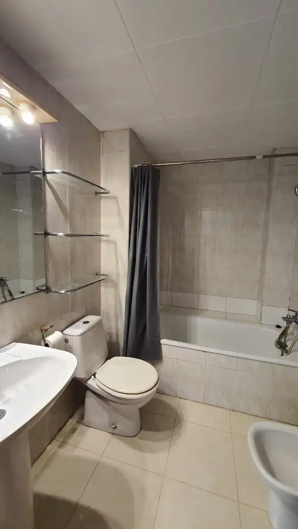 Bany de Apartament en venda en Vila-seca amb Terrassa i Piscina comunitària