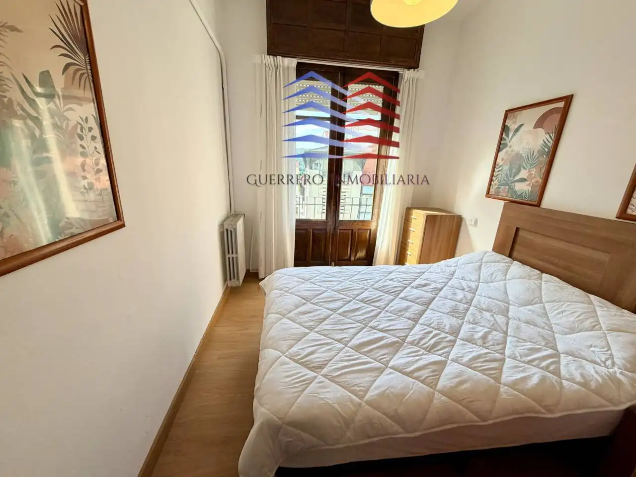 Dormitori de Apartament de lloguer en O Carballiño   amb Calefacció, Parquet i Moblat
