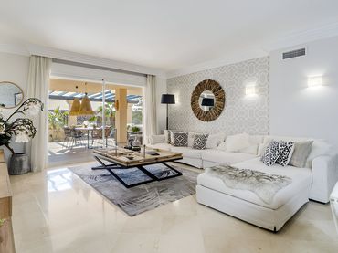 Erdgeschosswohnung mit Pool zum Verkauf in Nueva Andalucía