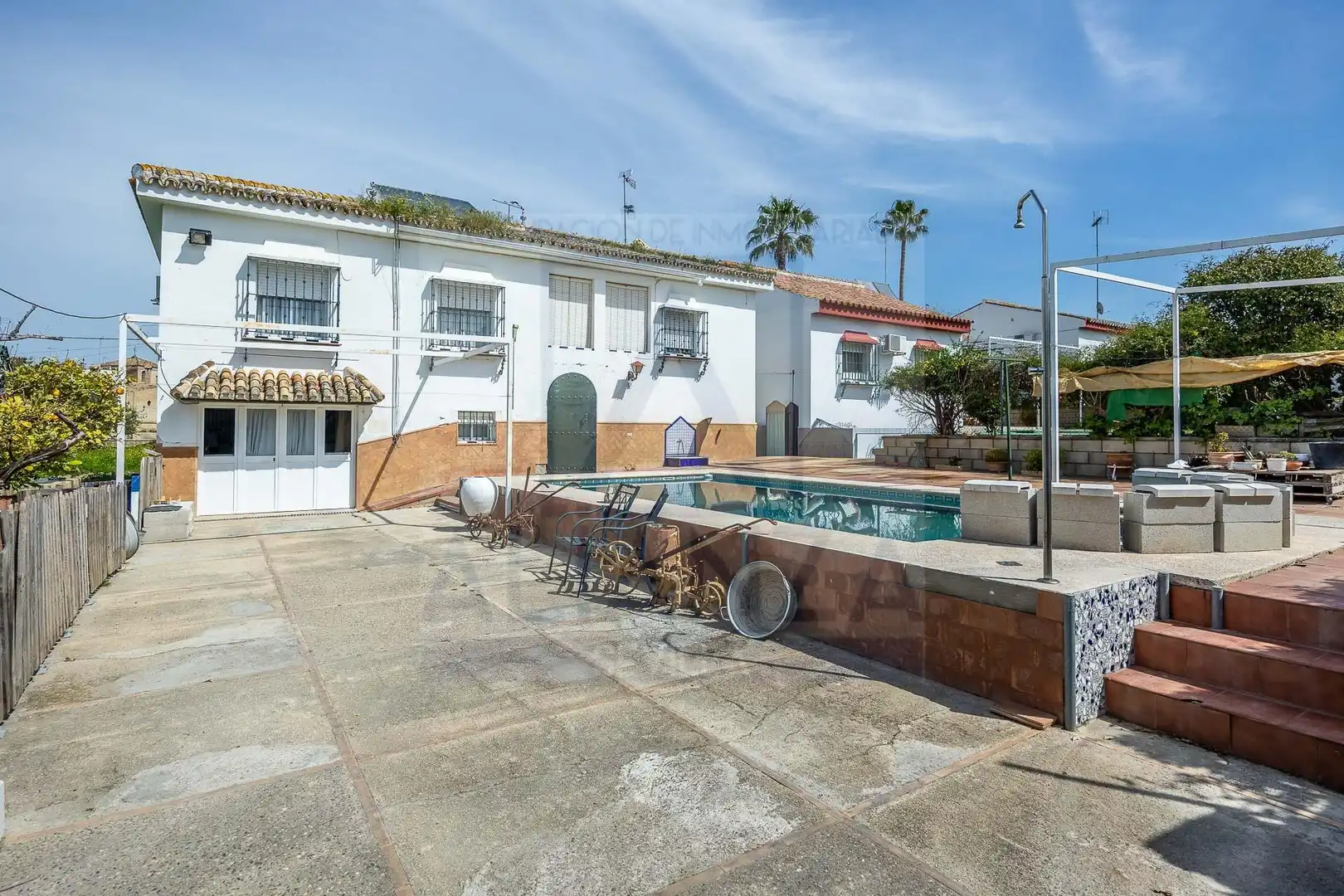 Vista exterior de Casa o chalet en venta en Salteras con Aire acondicionado, Jardín privado y Piscina