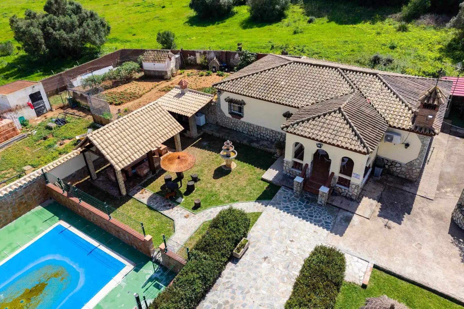 Garden of Houses for rent in Barbate  with Air Conditioner, Heating and Private garden