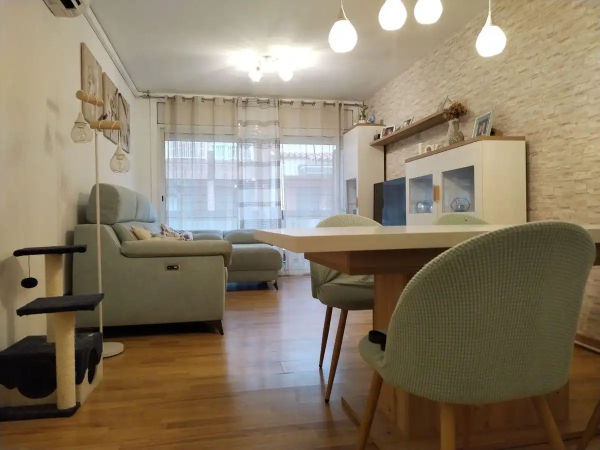 Living room of Flat for sale in Tortosa  with Parquet flooring, Terrace and Storage room