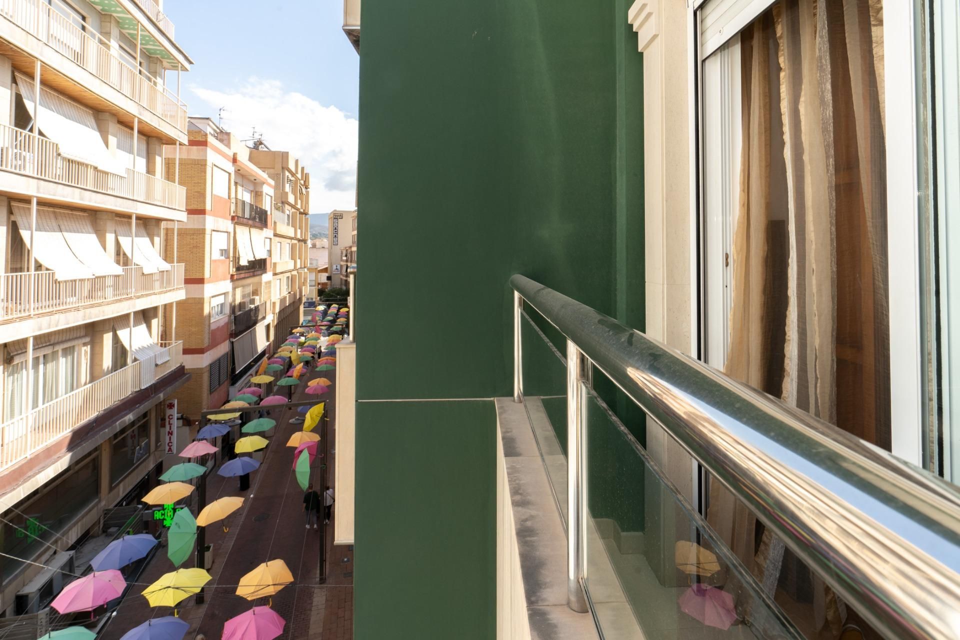 Vista exterior de Apartament en venda en Motril amb Parquet i Balcó