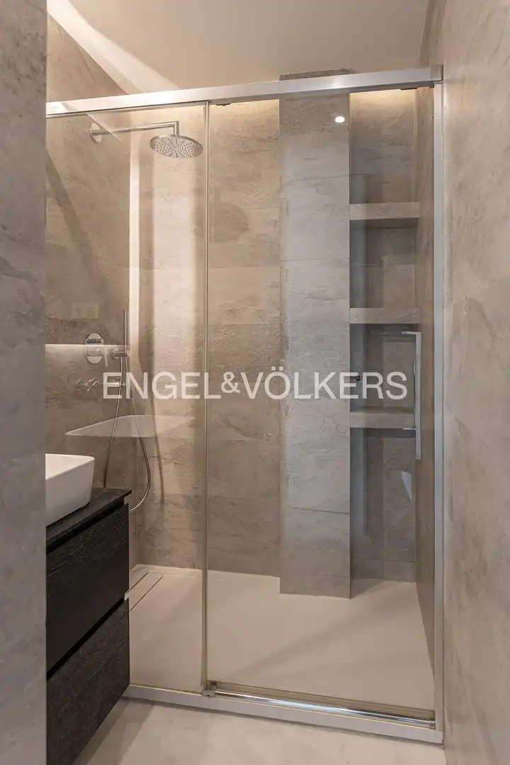 Badezimmer von Wohnung zum Verkauf in Madrid mit Klimaanlage und Heizung