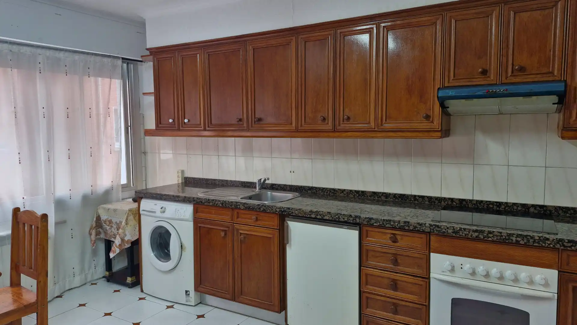 Cuina de Pis en venda en Bilbao  amb Calefacció, Parquet i Moblat