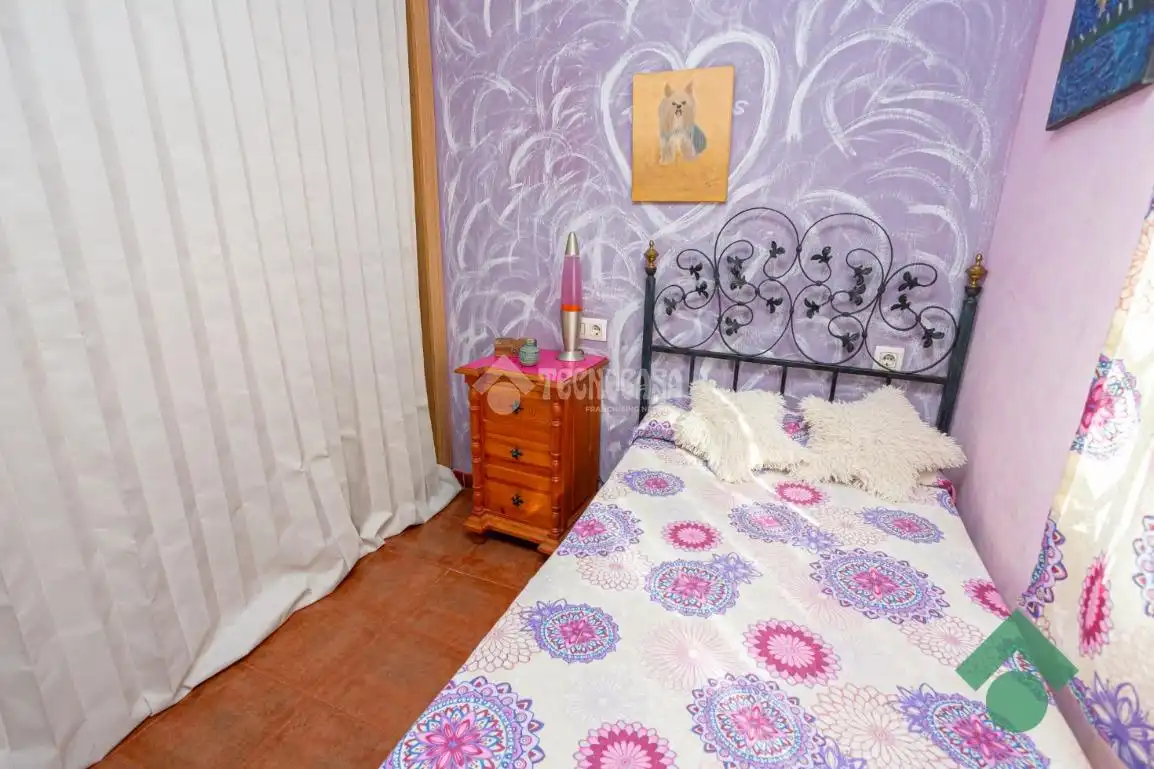 Dormitori de Casa adosada en venda en San Bernabé