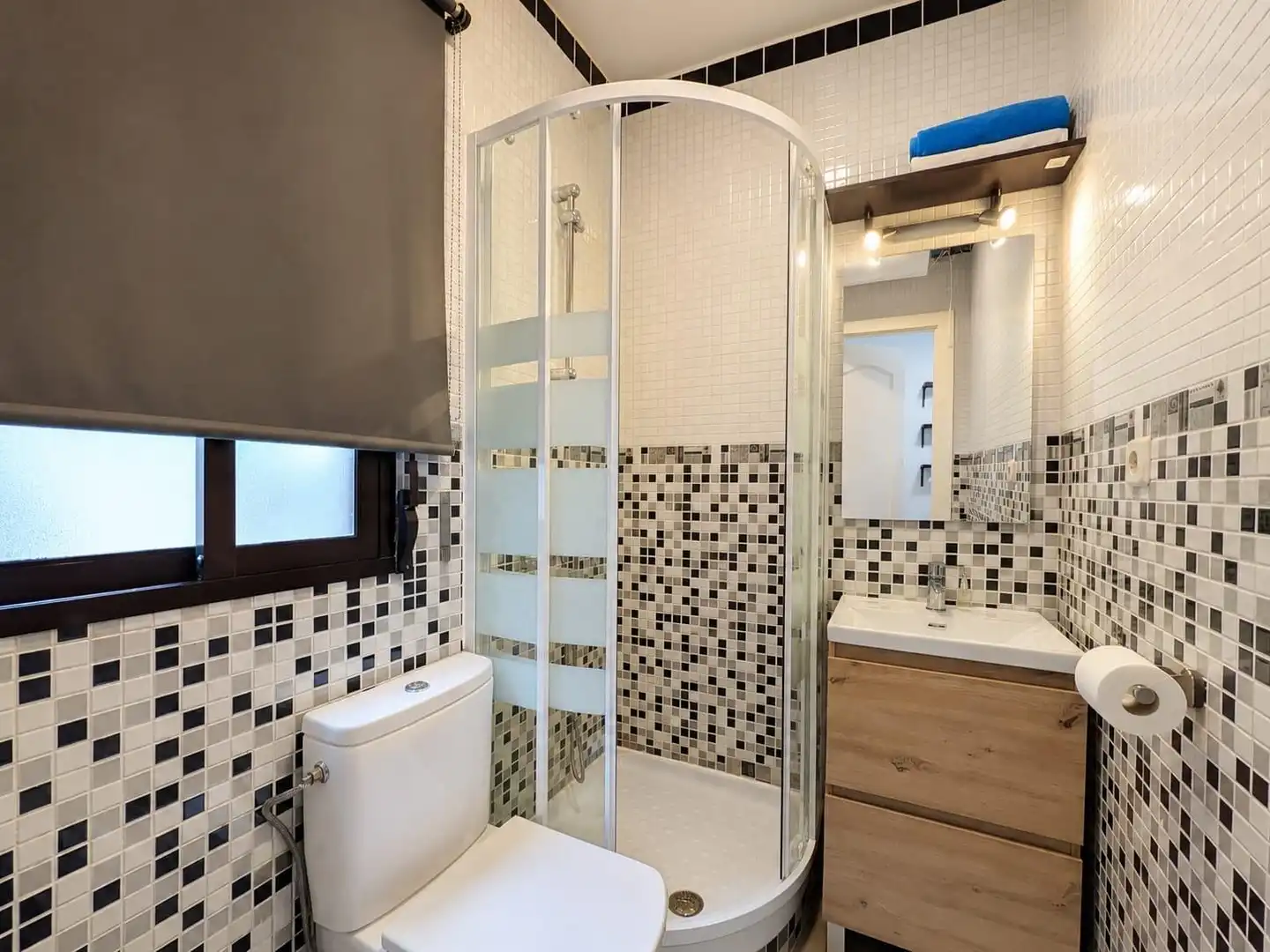 Badezimmer von Wohnung zur Miete in Madrid mit Klimaanlage, Heizung und Möbliert