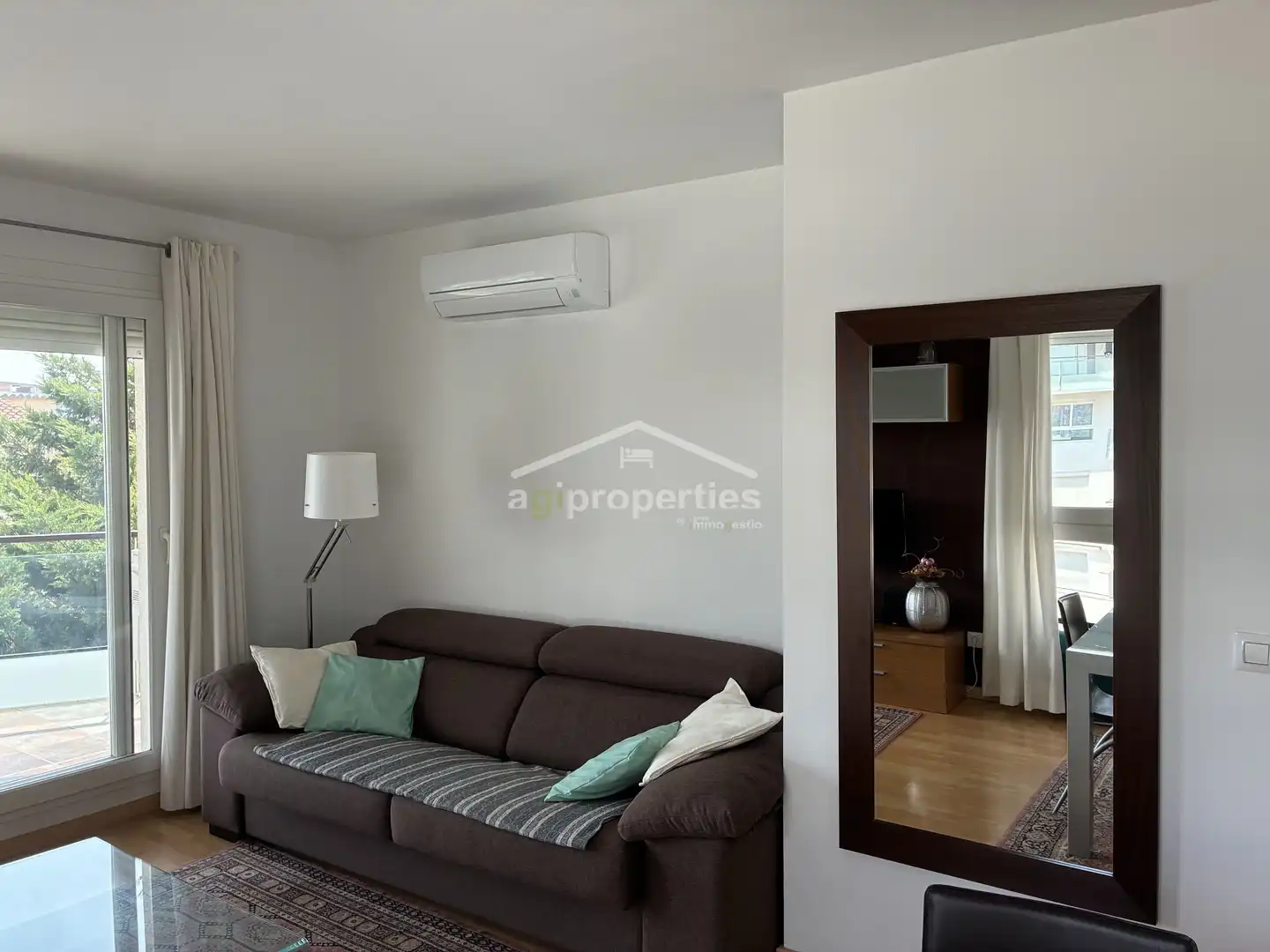 Living room of Apartments for sale in Roses  with Parquet flooring, Terrace and Furnished