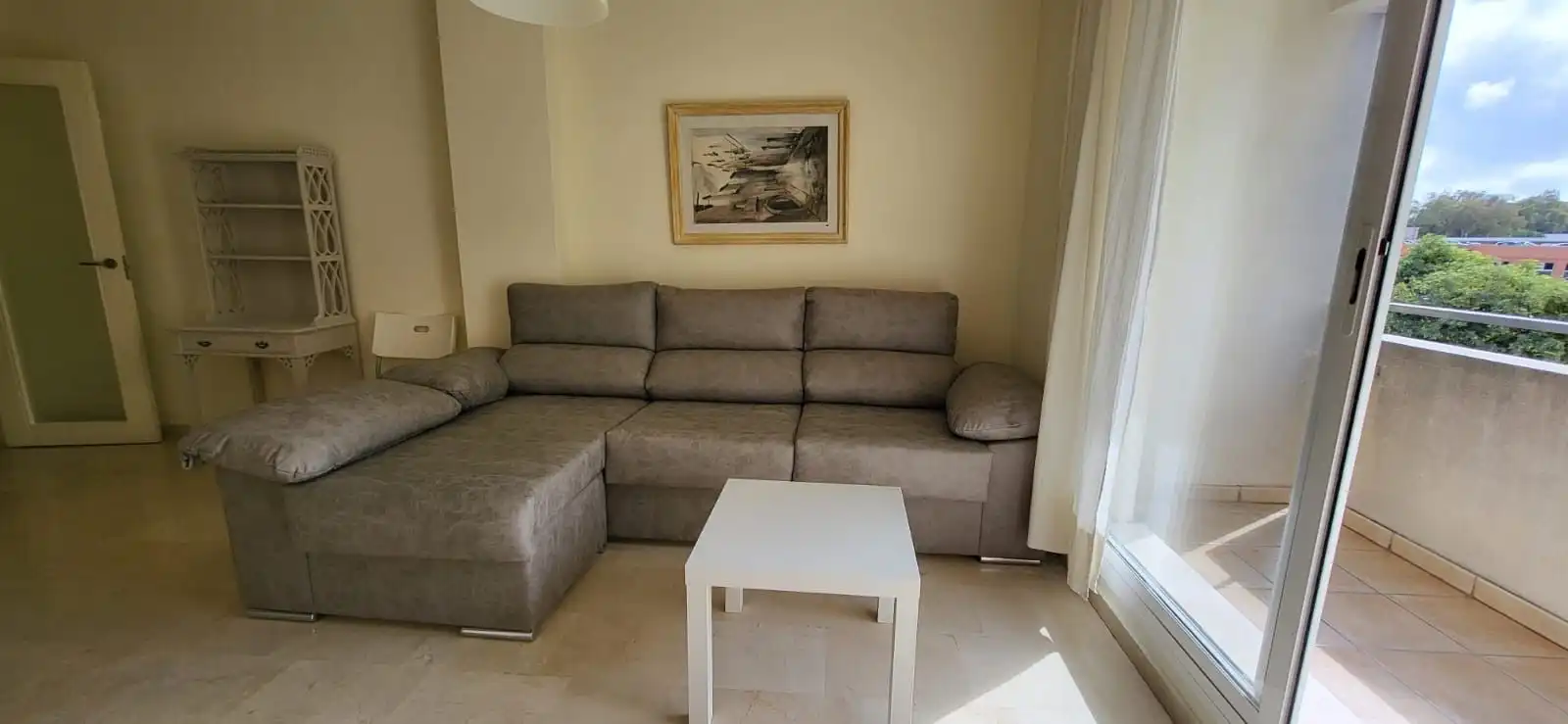 Living room of Flat for rent in Algeciras  with Terrace, Furnished and Community pool
