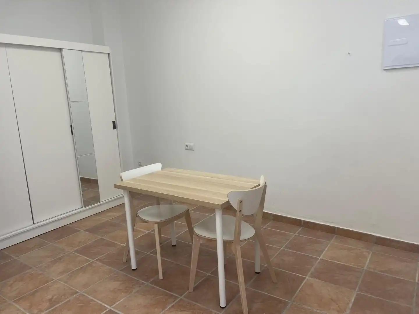 Dining room of Study for rent in Dos Hermanas  with Air Conditioner, Furnished and Washing machine