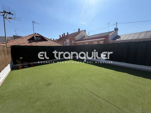 Ático en Alquiler en Calle Gerardo Baena en Tres Olivos - Valverde