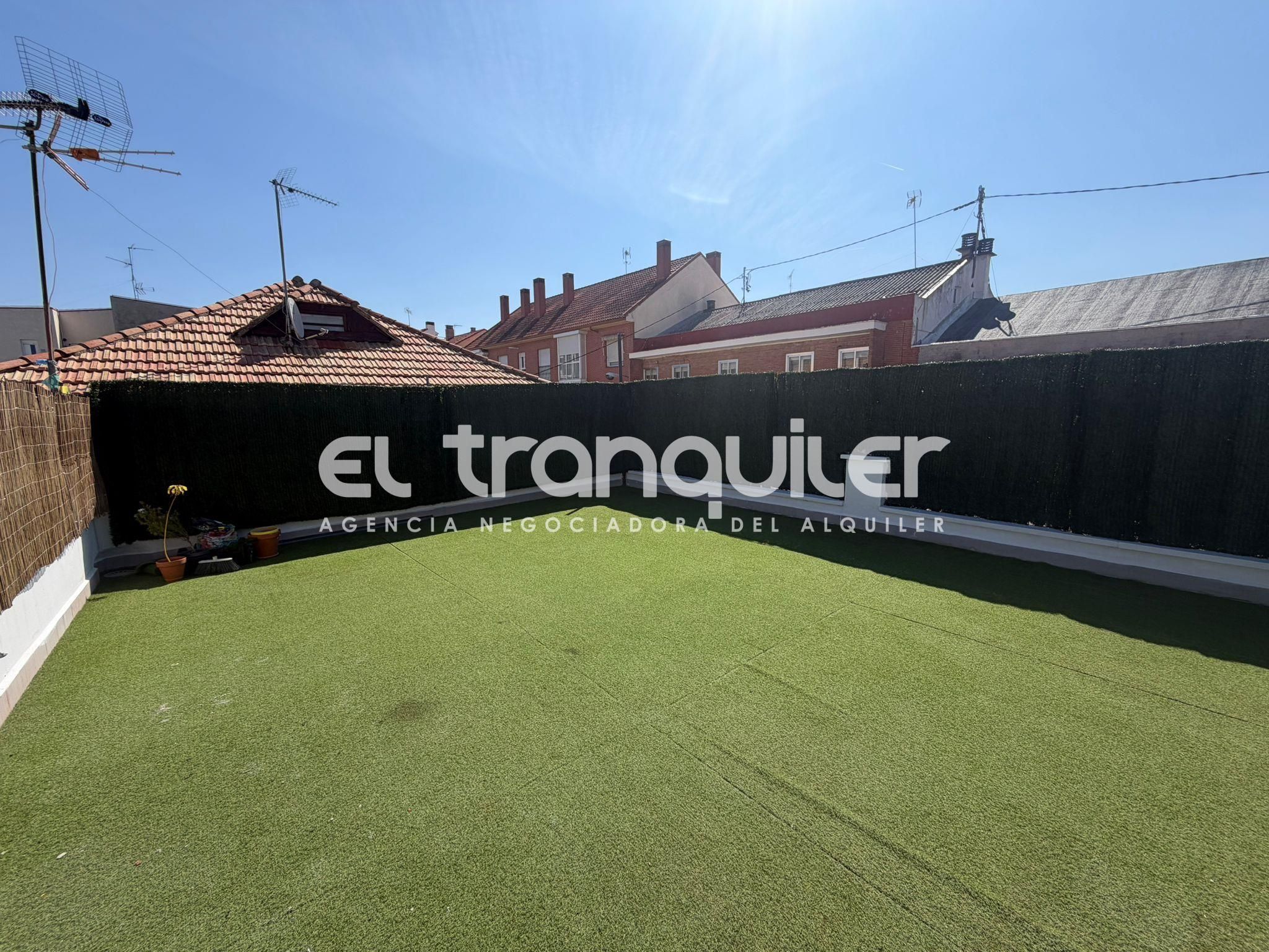 Terraza de Ático de alquiler en  Madrid Capital con Parquet, Terraza y Lavadora