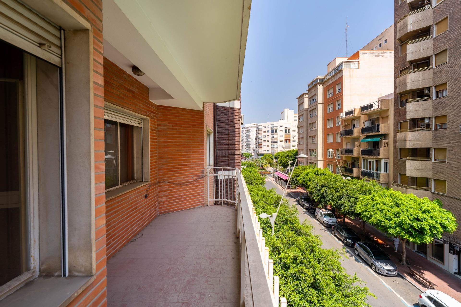 Vista exterior de Pis en venda en  Almería Capital amb Terrassa