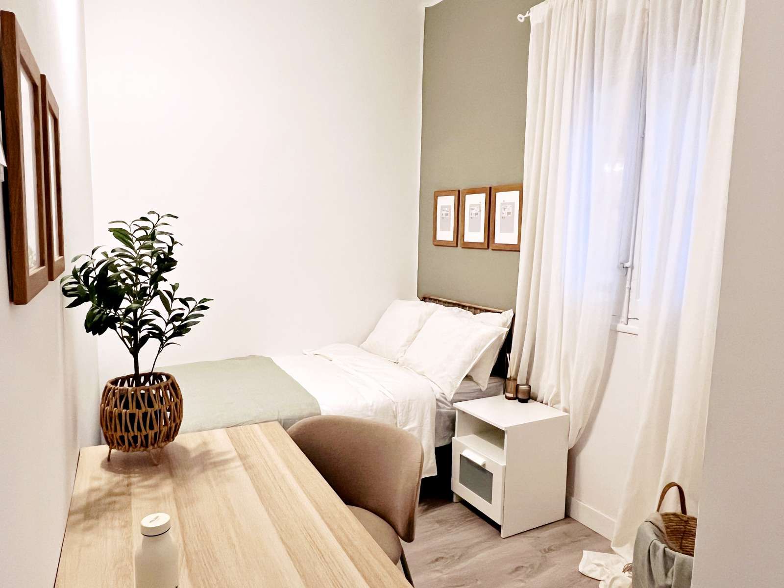 Bedroom of Flat to share in  Madrid Capital  with Air Conditioner and Terrace