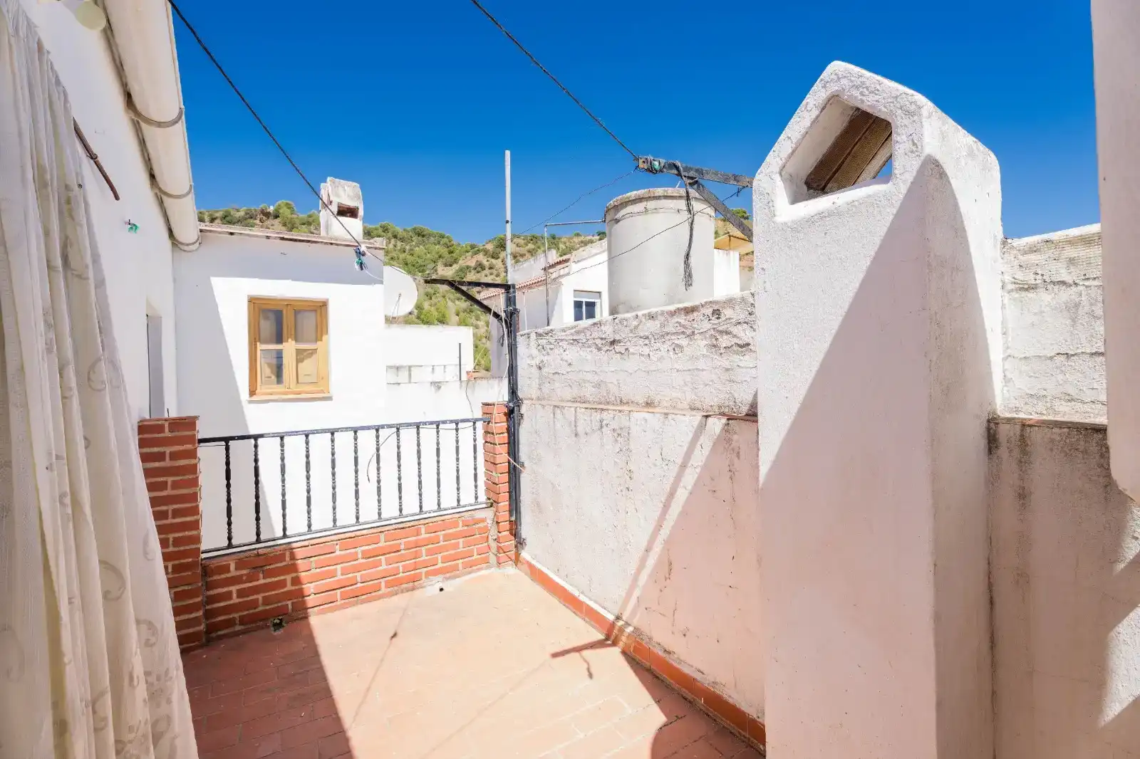 Vista exterior de Casa adosada en venda en Tolox amb Balcó