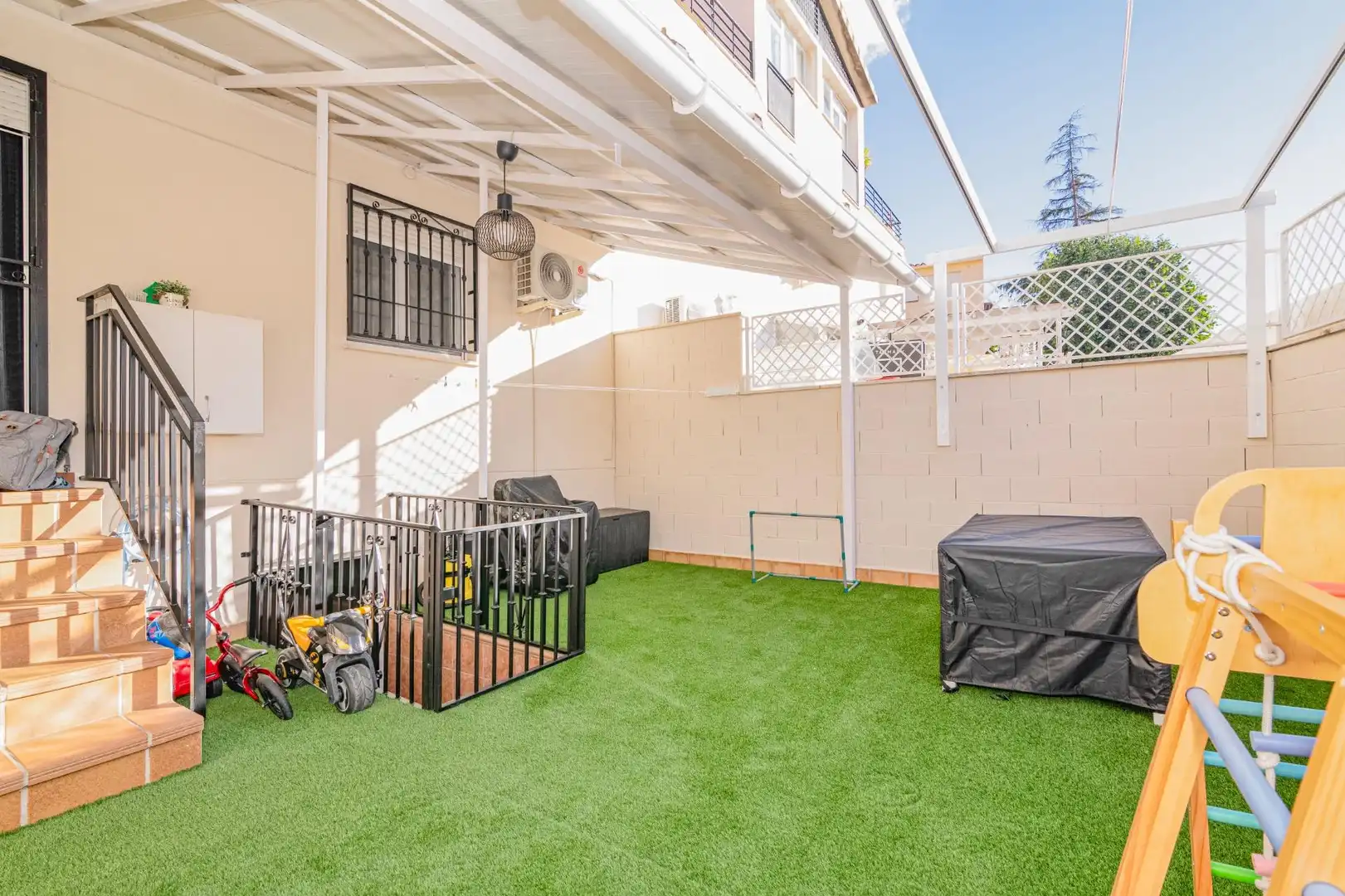 Terraza de Casa adosada en venta en Armilla con Aire acondicionado, Calefacción y Jardín privado