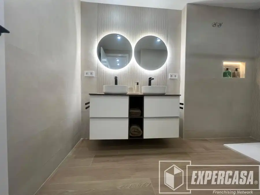 Baño de Piso de alquiler en Catarroja con Aire acondicionado, Terraza y Amueblado