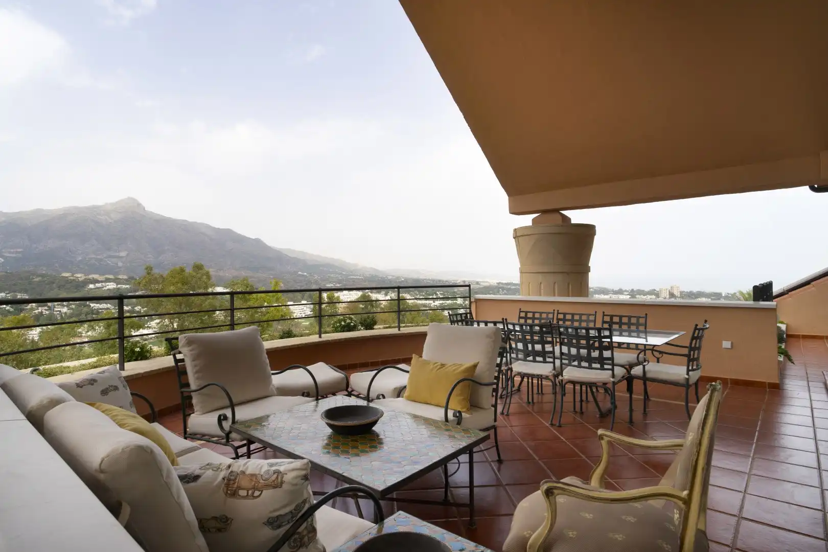 Penthouse with terrace for sale in Nueva Andalucía, imagen 3