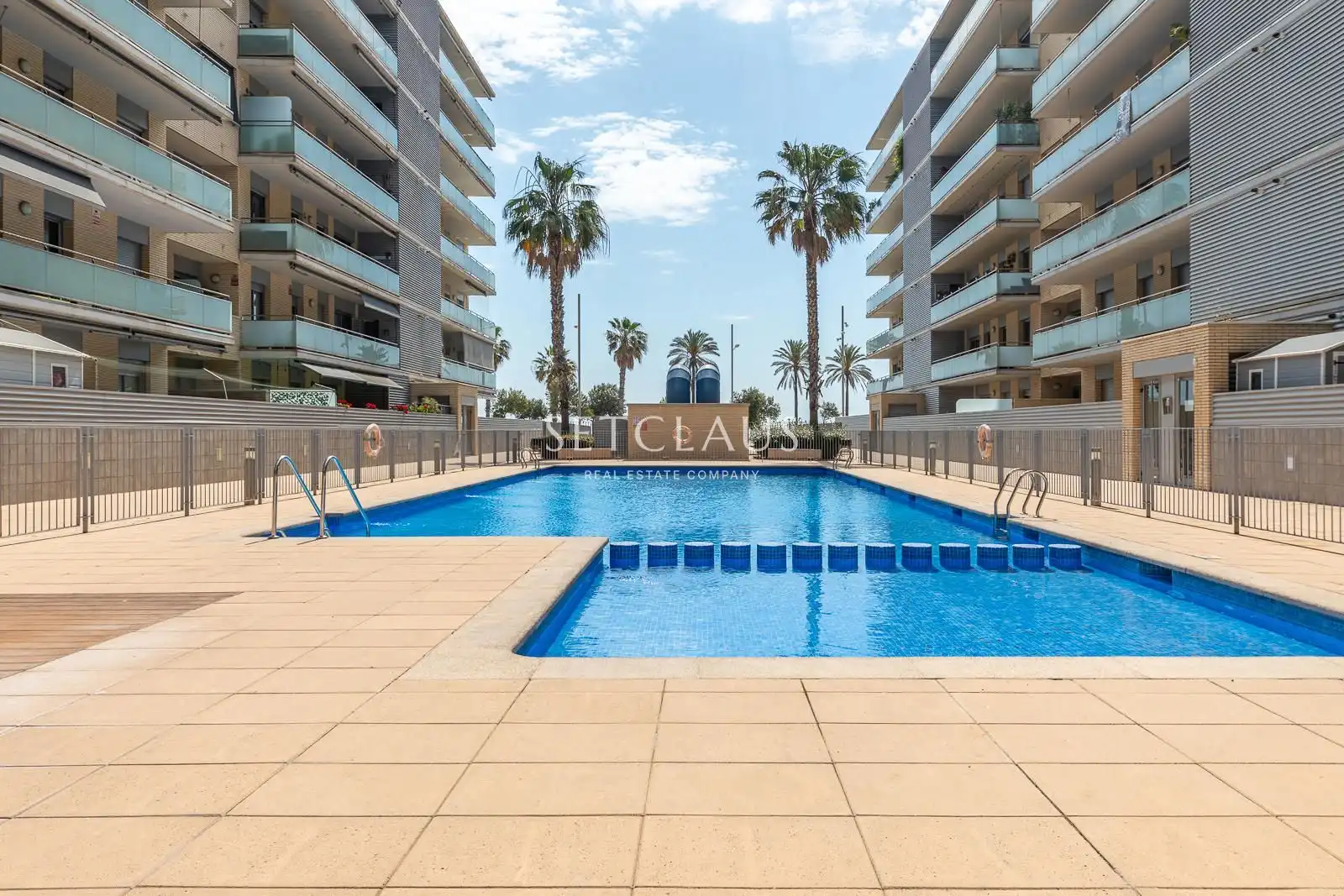 Swimming pool of Flat for sale in Badalona  with Air Conditioner, Heating and Terrace