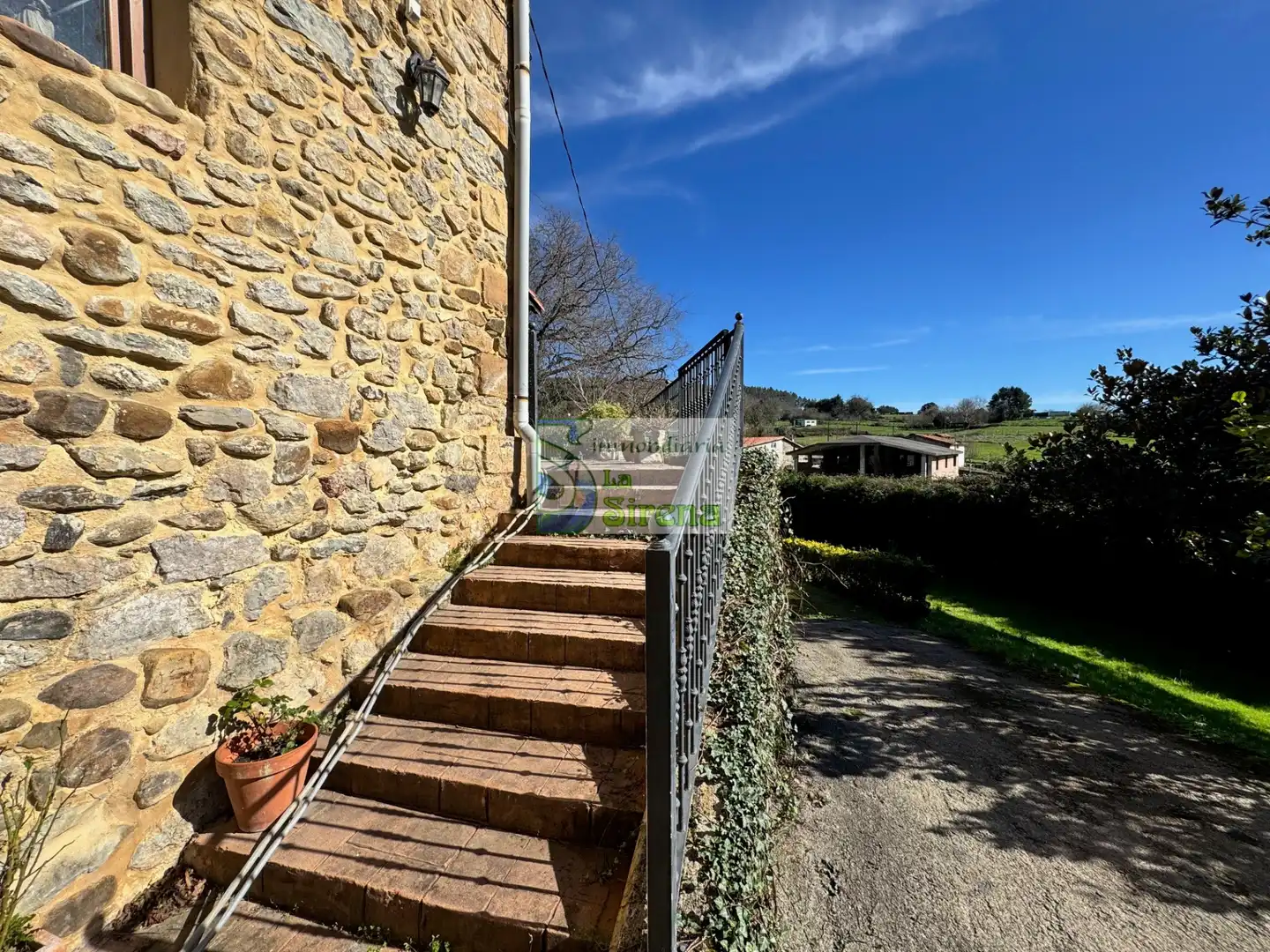 Vista exterior de Casa o chalet en venta en Castro-Urdiales con Calefacción, Jardín privado y Terraza