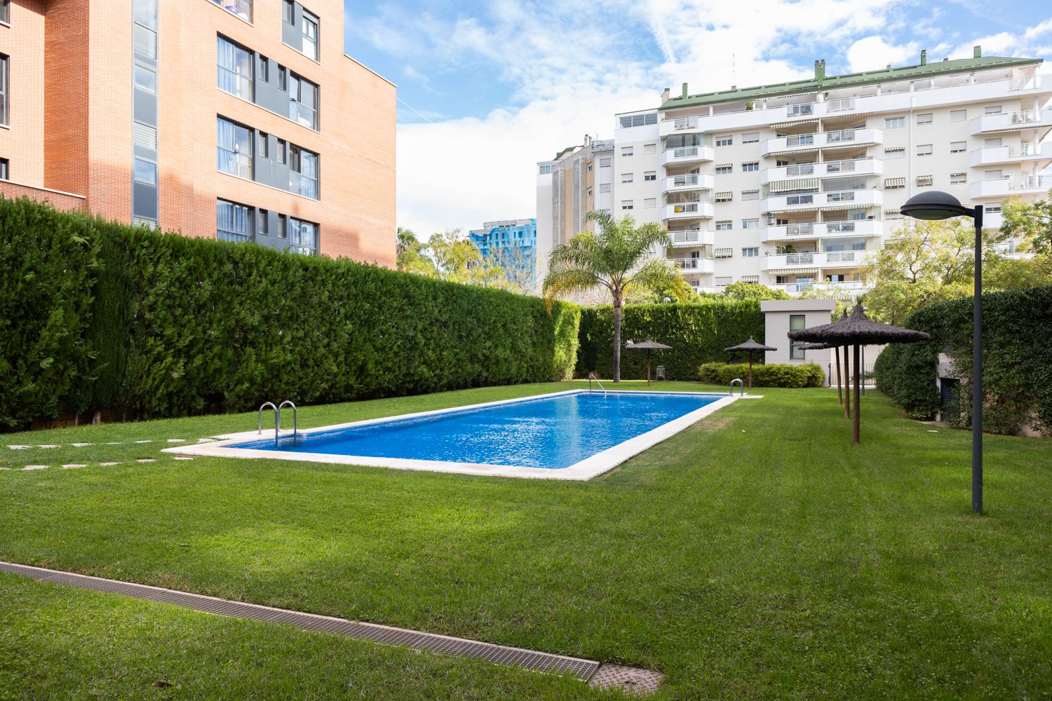 Swimming pool of Apartment to rent in  Valencia Capital  with Air Conditioner, Heating and Terrace