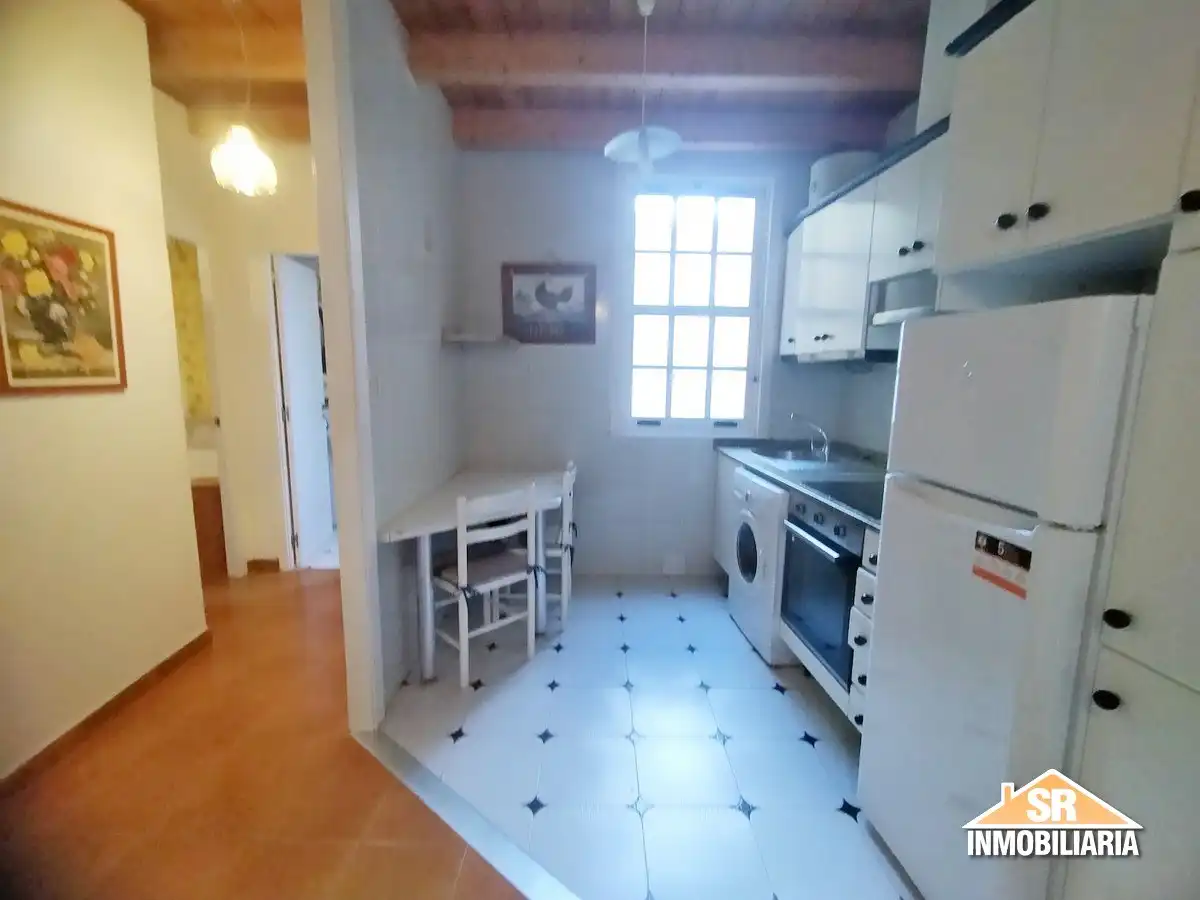 Cuina de Apartament de lloguer en A Coruña Capital  amb Moblat i Rentadora