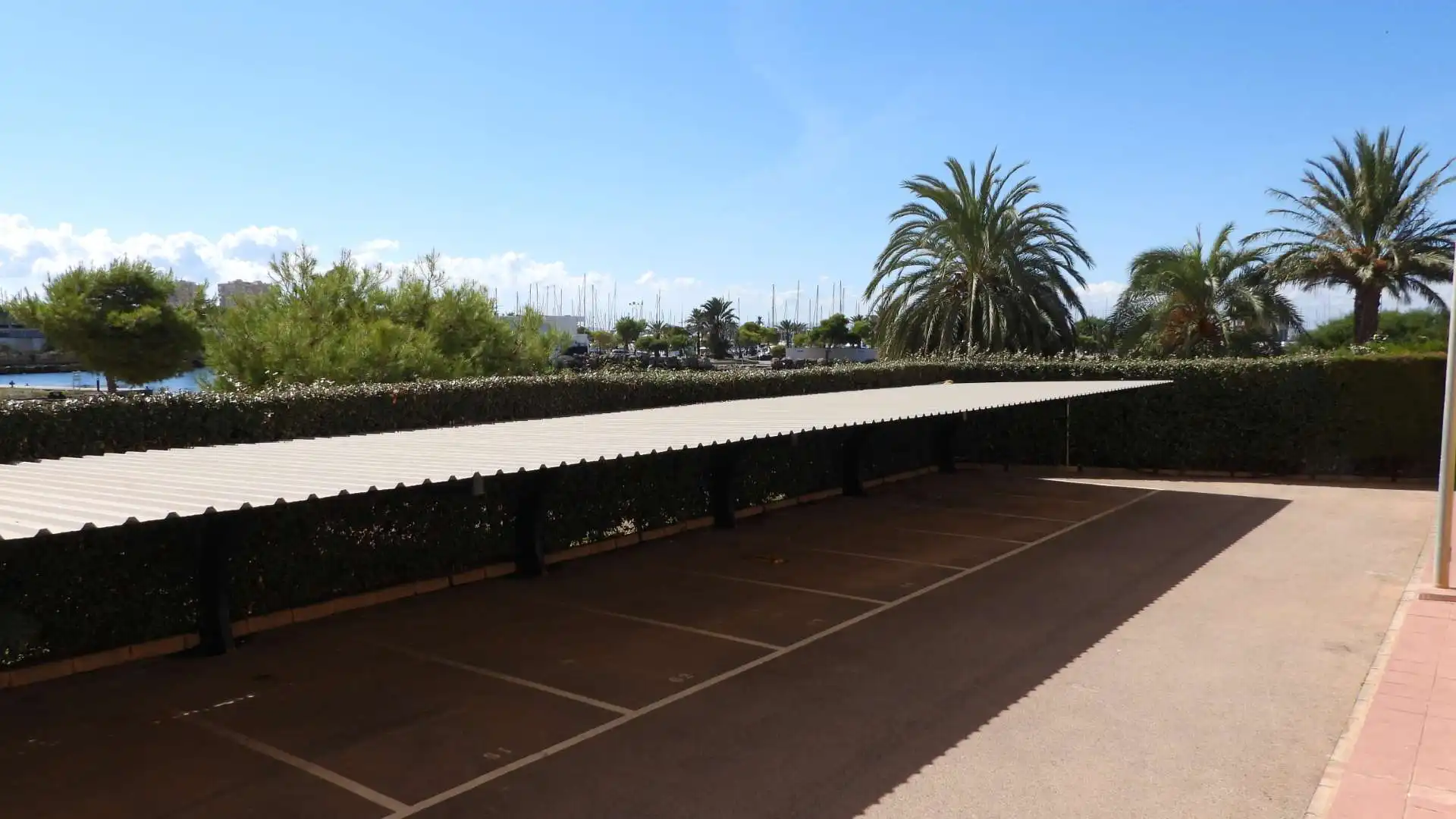 Parking de Piso en venta en La Manga del Mar Menor con Calefacción, Terraza y Amueblado